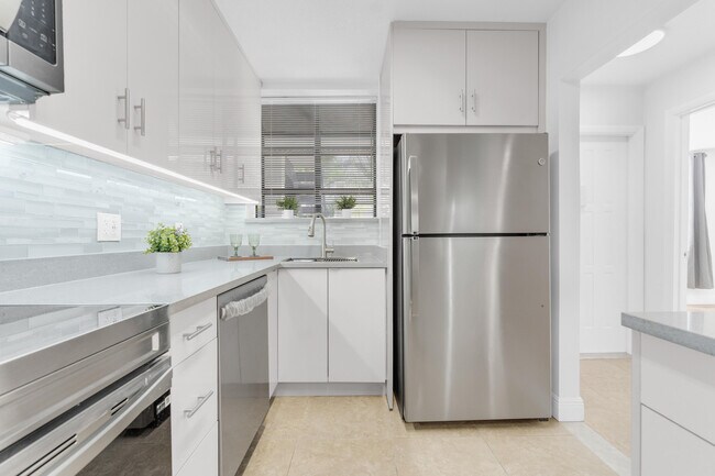 Building Photo - 1256 S Military Trail