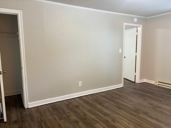 Building Photo - 1 Bedroom, 1 Bathroom Apartment in Greensb...