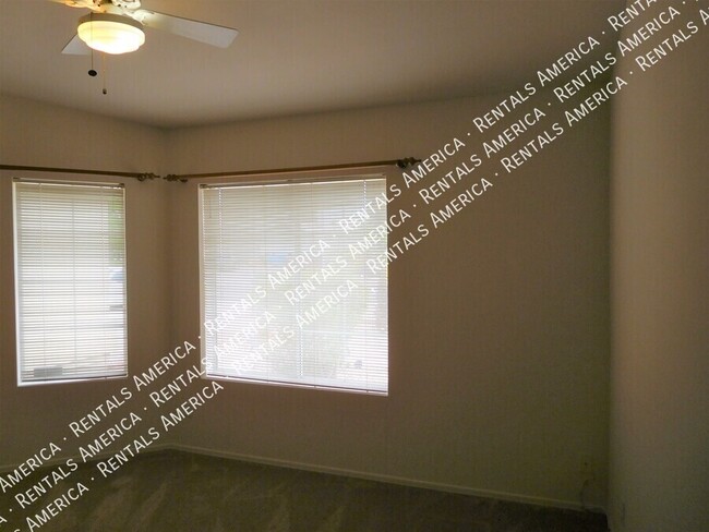 Building Photo - 5747 N 105th Ln