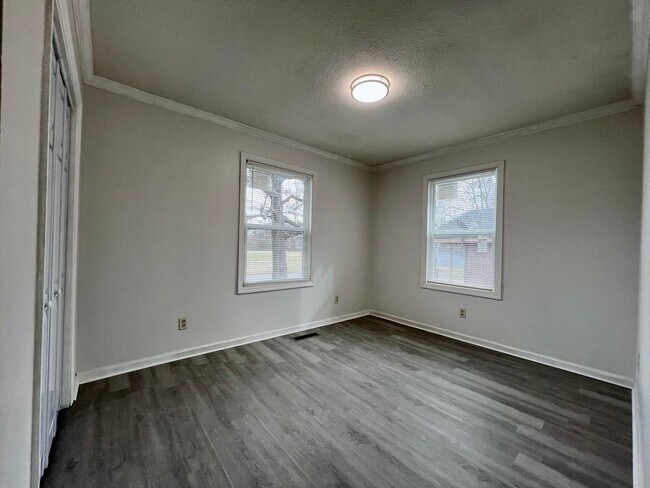 Building Photo - ***MOVE IN SPECIAL - $300 OFF FIRST MONTHS...