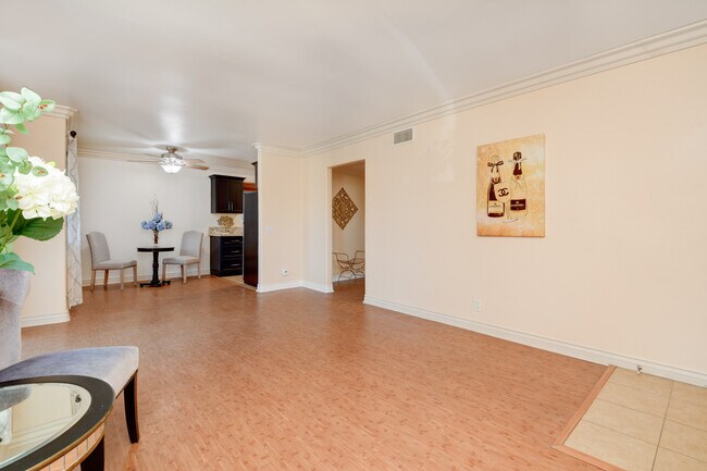 Building Photo - 194 Avenida Descanso