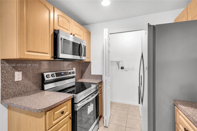 Building Photo - 6700 NW 114th Ave