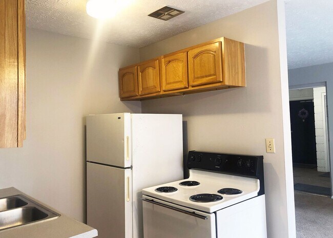 Interior Photo - 440 Ludlow Ave