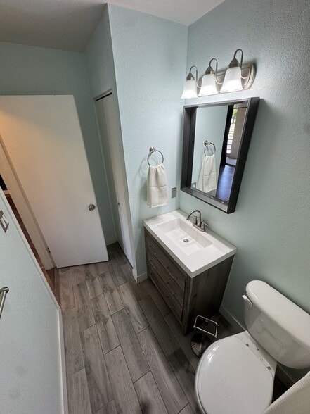 Building Photo - 110 S 800 E