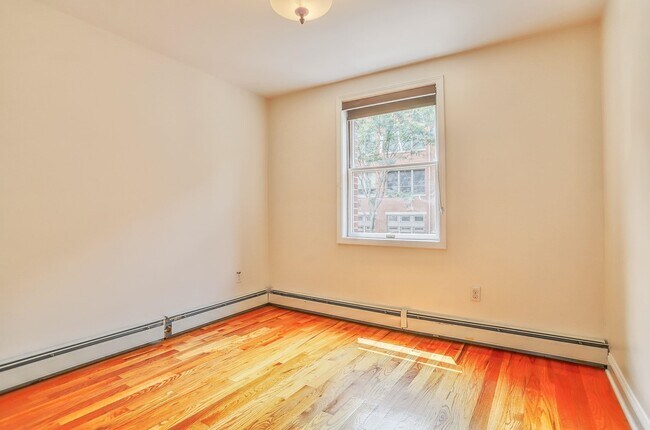 Building Photo - 136 Essex St