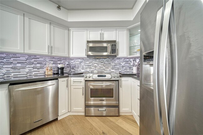 Building Photo - 6767 Collins Ave