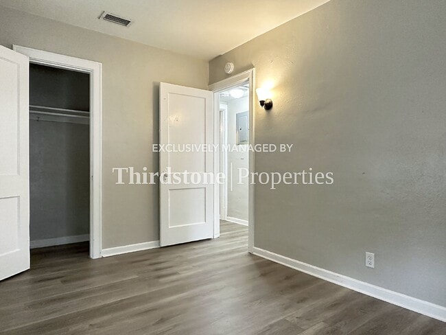 Building Photo - 1979 Brackland St