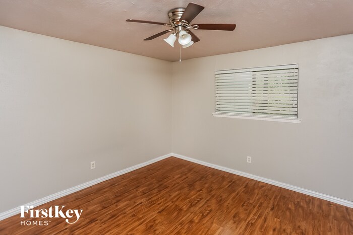 Building Photo - 3205 Hanover Dr