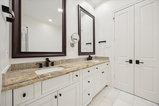 Building Photo - 3850 Glen Arbor Dr