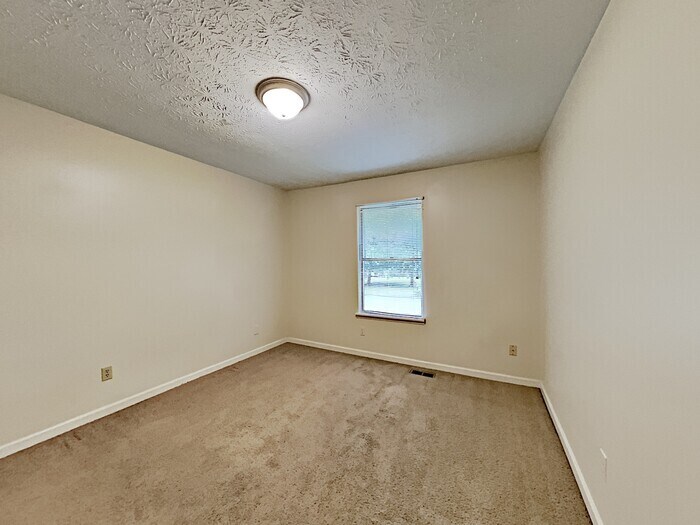 Building Photo - 8401 Beechwood Trce