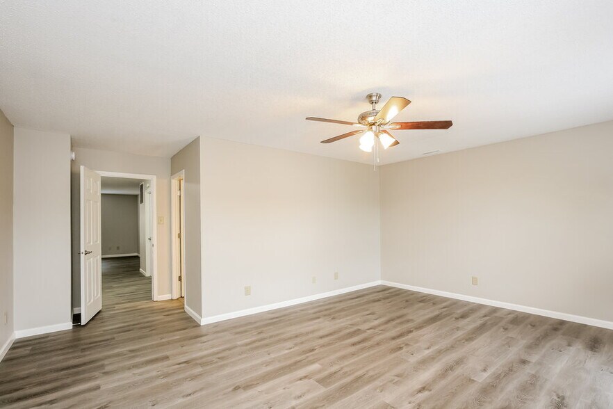 Building Photo - 6336 Alonzo Dr