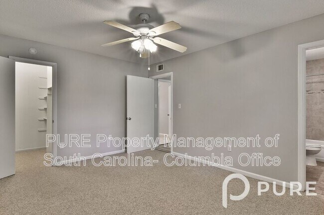 Building Photo - 601 Riverhill Cir