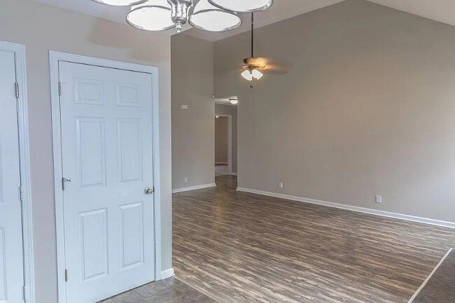 Building Photo - 3136 Brook Hill Dr