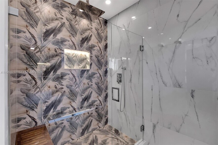 Building Photo - 350 S Miami Ave