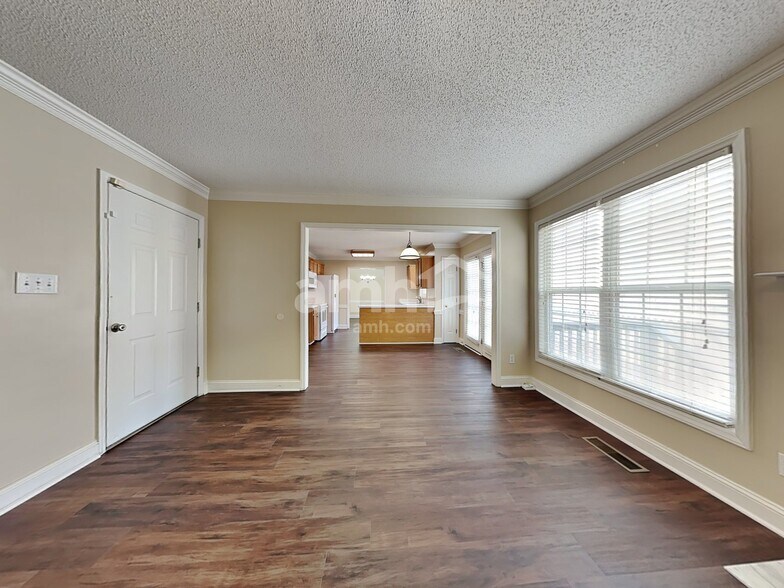 Building Photo - 425 Craver Pointe Dr