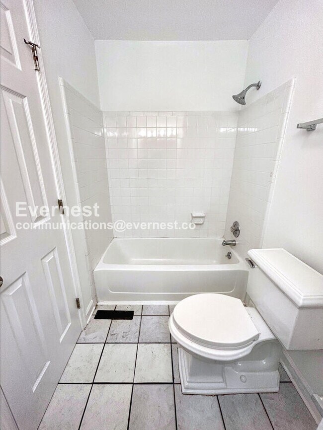 Building Photo - 3501 Shaker Dr