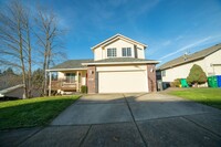 Building Photo - Spacious Home, Minutes from Local Parks an...