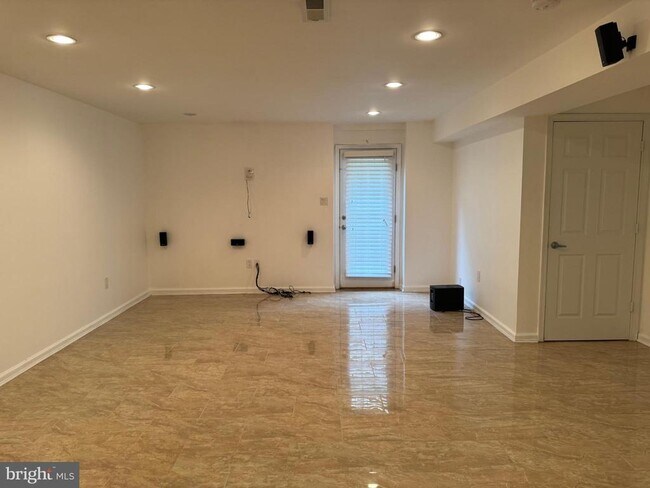 Building Photo - 12489 Pfitzner Ct