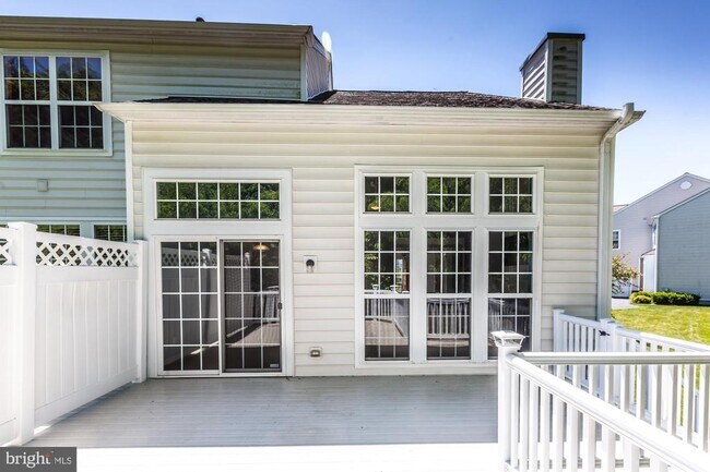 Building Photo - 684 Churchill Rd