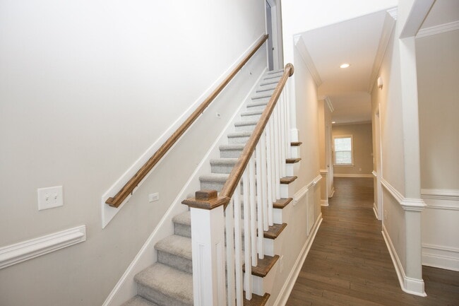 Building Photo - 25 Forrest Dr