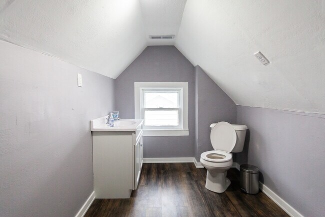 Upstairs 1/2 bathroom - 820 N Washington Ave