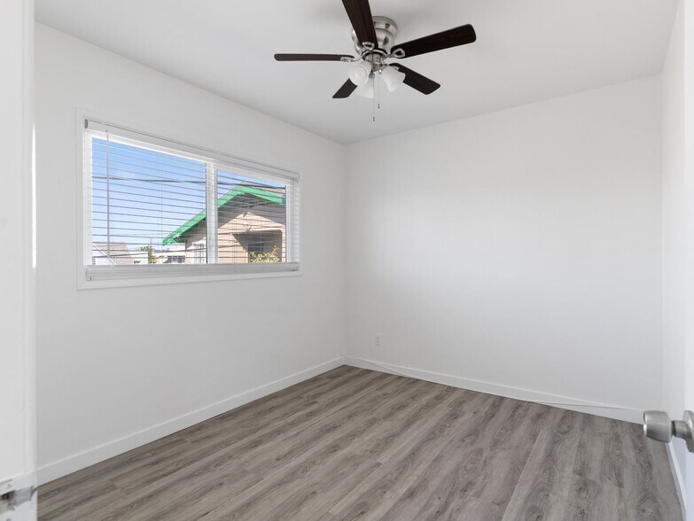 Building Photo - 1577 Pine Ave