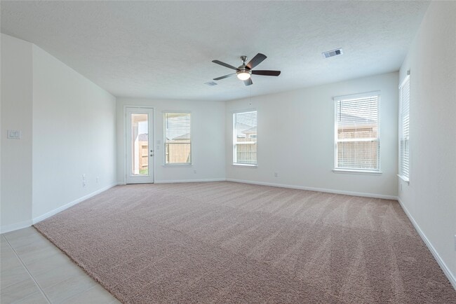 Building Photo - 2815 Icarus Dr