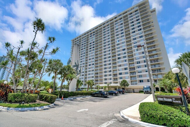 Building Photo - 300 Bayview Dr