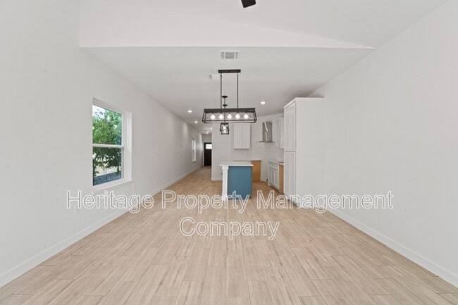 Building Photo - 214 Cooper St