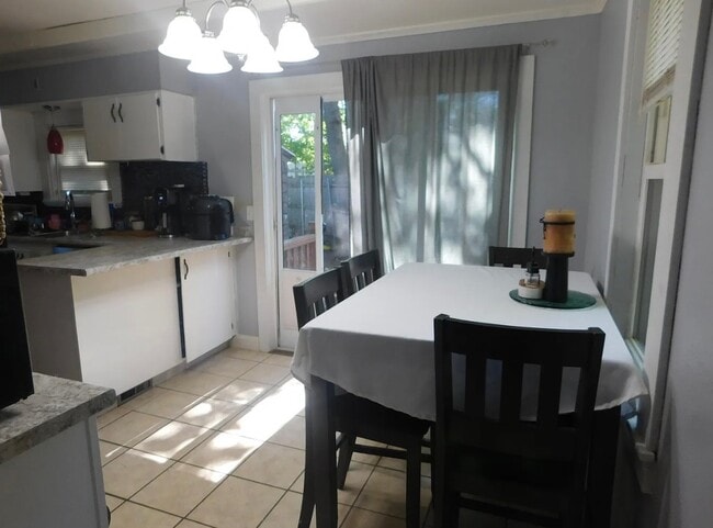 Building Photo - 670 Hammond St