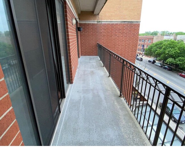 Building Photo - 3125 W Fullerton Ave