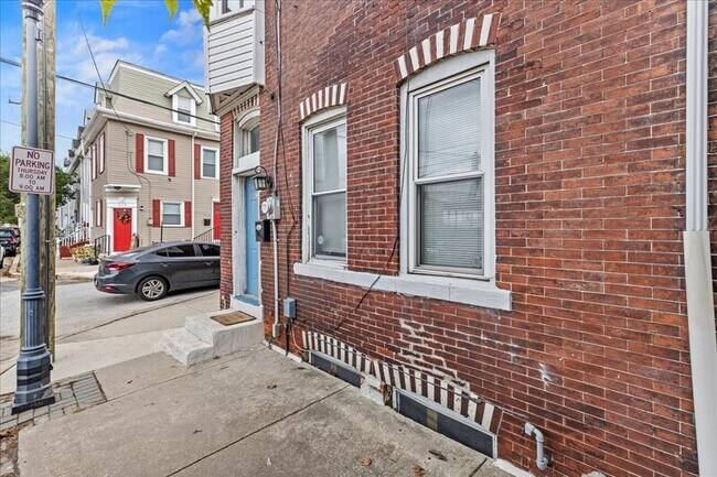 Building Photo - 216 N King St