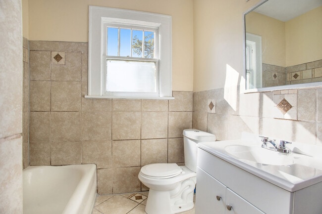 Building Photo - 854 5th St W