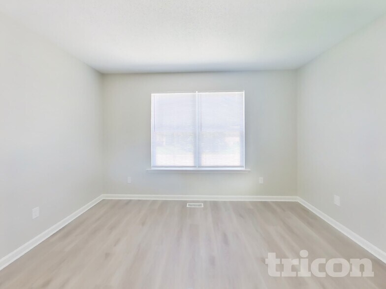 Building Photo - 2425 Saluda Dr