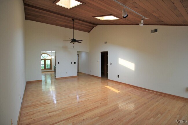 Building Photo - 222 Shuart Ave