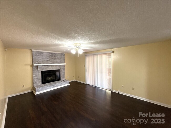 Building Photo - 2015 Bantry Ln