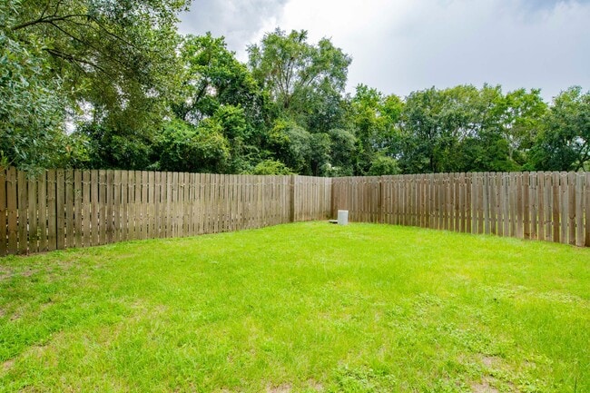 Building Photo - 2 bed Duplex Unit in NE Pensacola off N Davis Highway