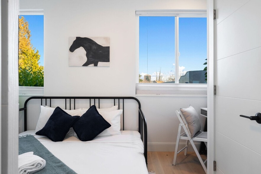 Building Photo - 4510 1st Ave NE