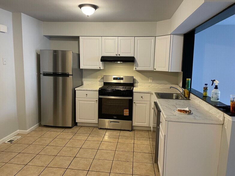 Building Photo - 944 New Market St