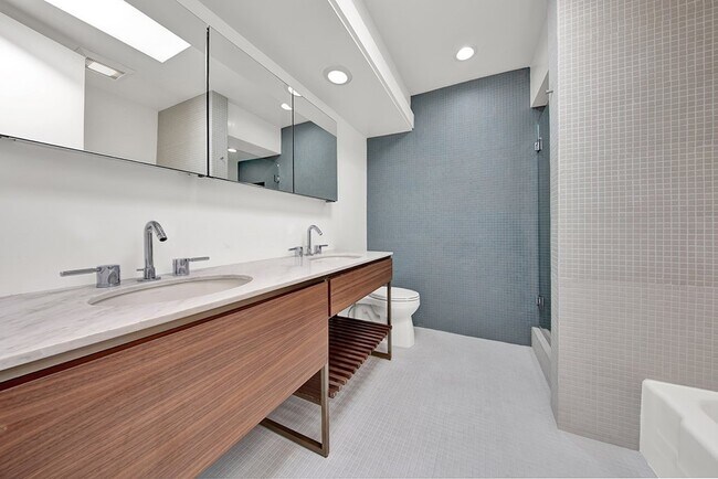 Building Photo - 1147 N Clark St