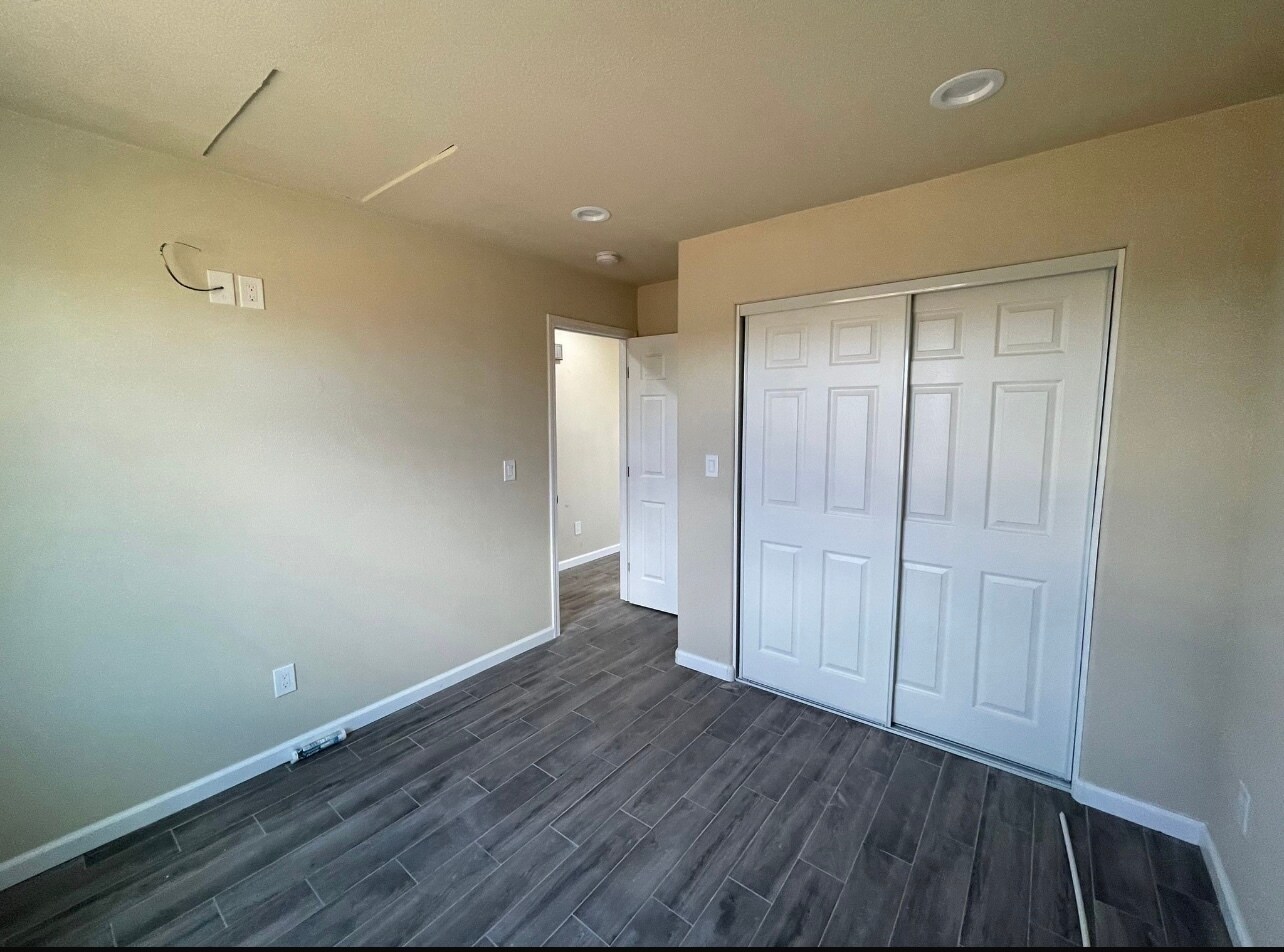 Building Photo - 1506 W Orange Ave