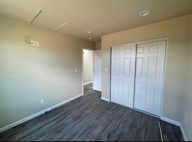 Building Photo - 1506 W Orange Ave