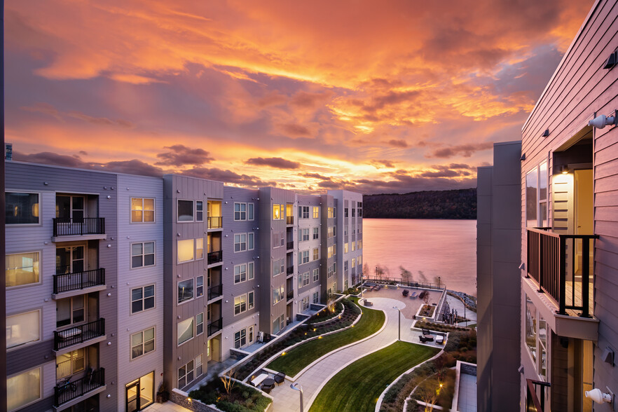 Riverwalk Access and Hudson River Views - Avalon Yonkers