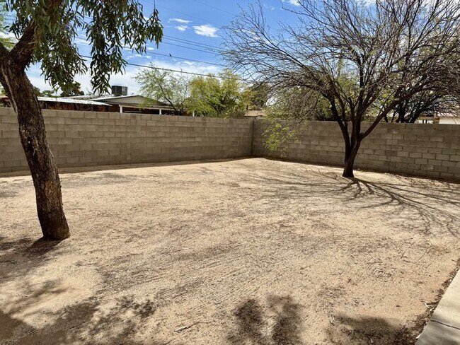 Building Photo - Three bedroom, Two bath