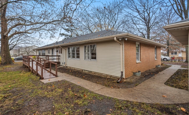 Building Photo - 1320 Alms Dr