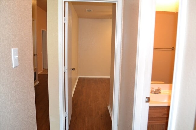 Building Photo - 1520 Carrigan Ln