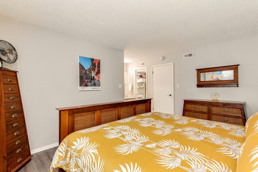 Building Photo - 2205 Spring Creek Dr