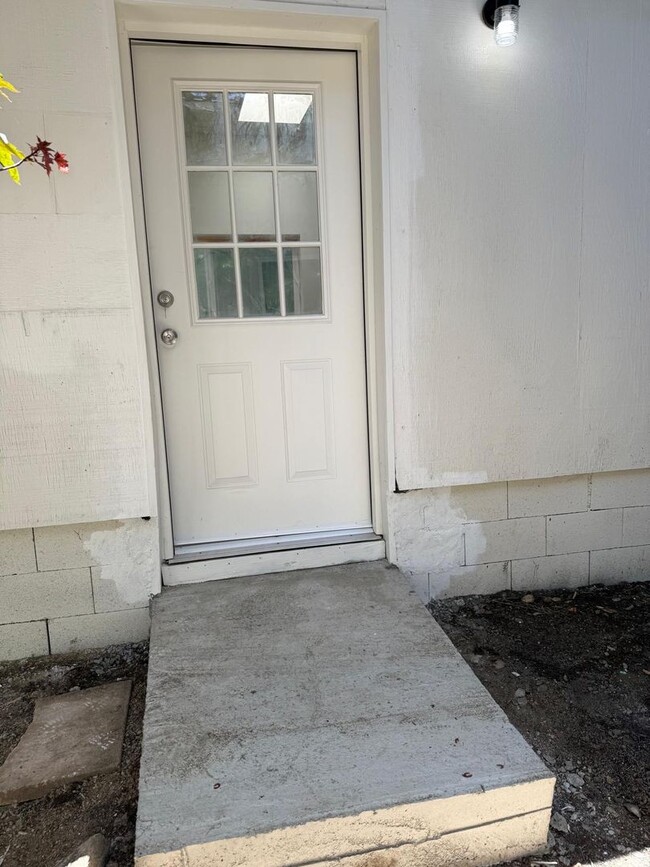 Building Photo - 45840 Coyote St