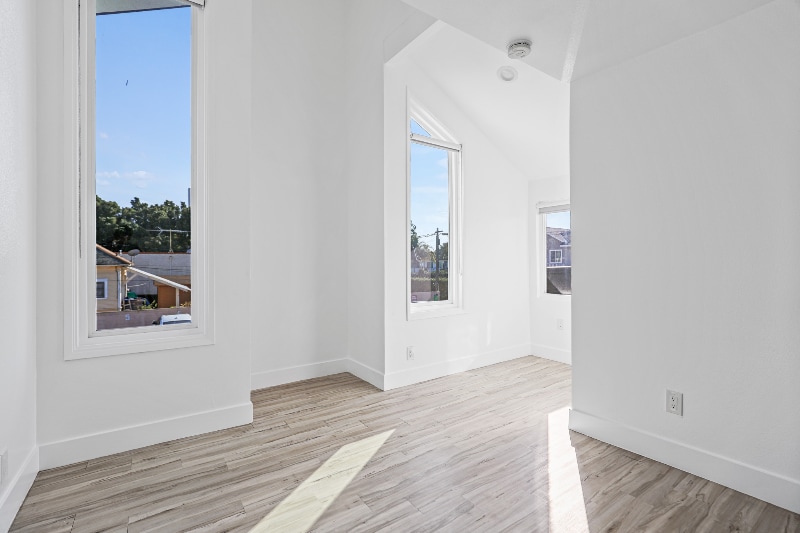 Building Photo - 850 N Van Ness Ave