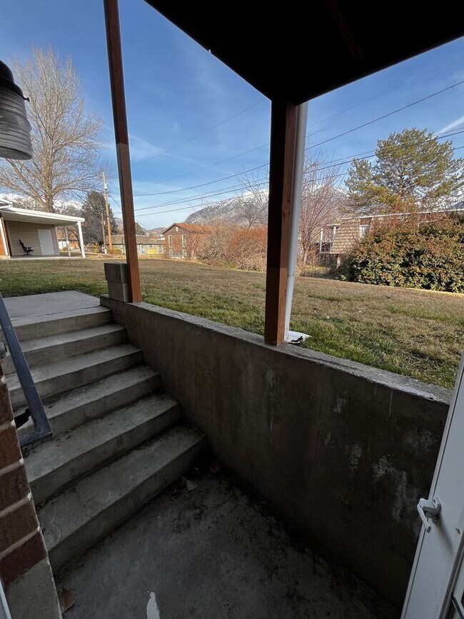 Building Photo - Immediate Move-In | Charming 2 Bed/1 Bath in Prime Provo Location